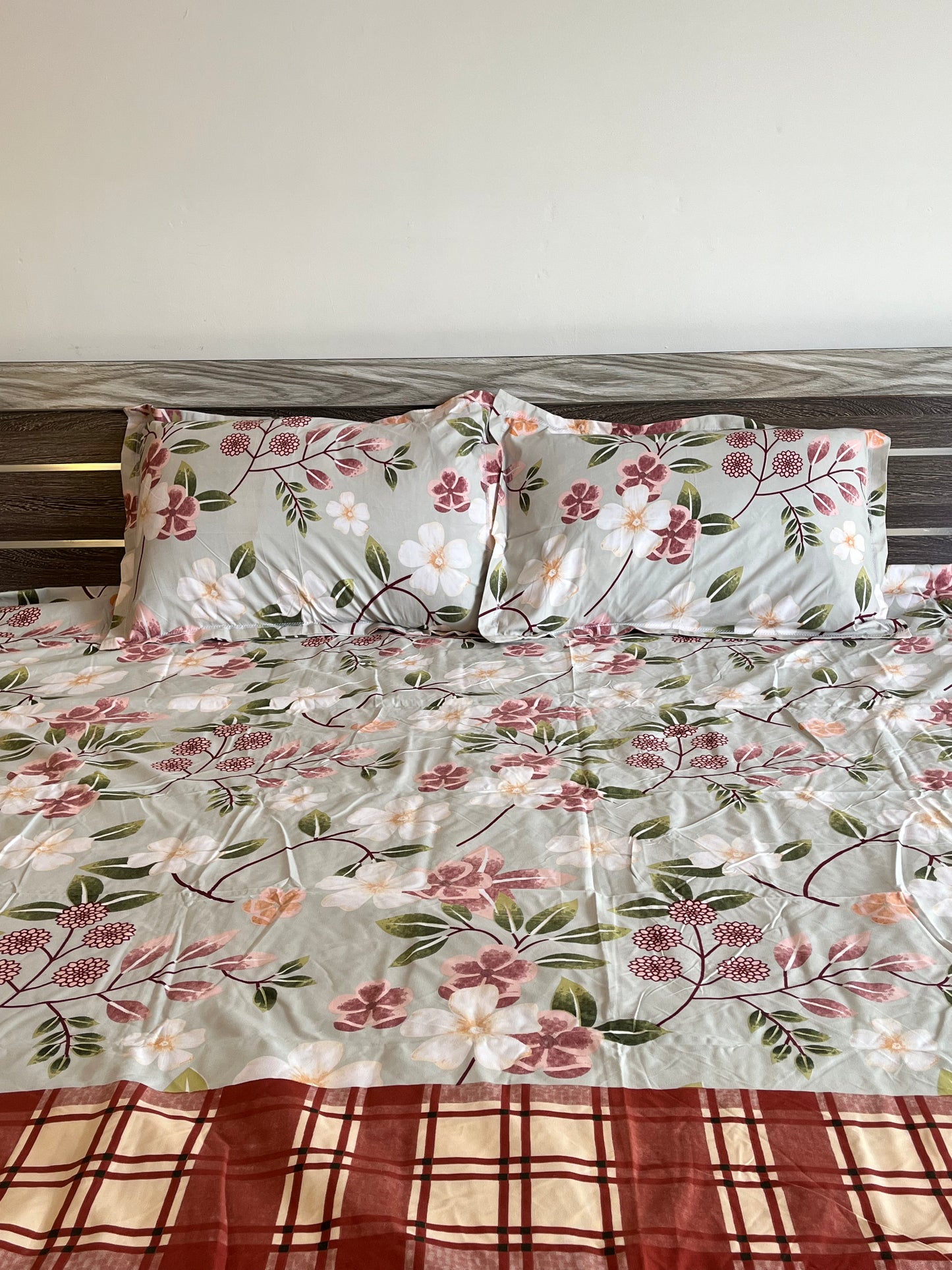 Floral and Check Double Bedsheet with 2 Pillow Cover