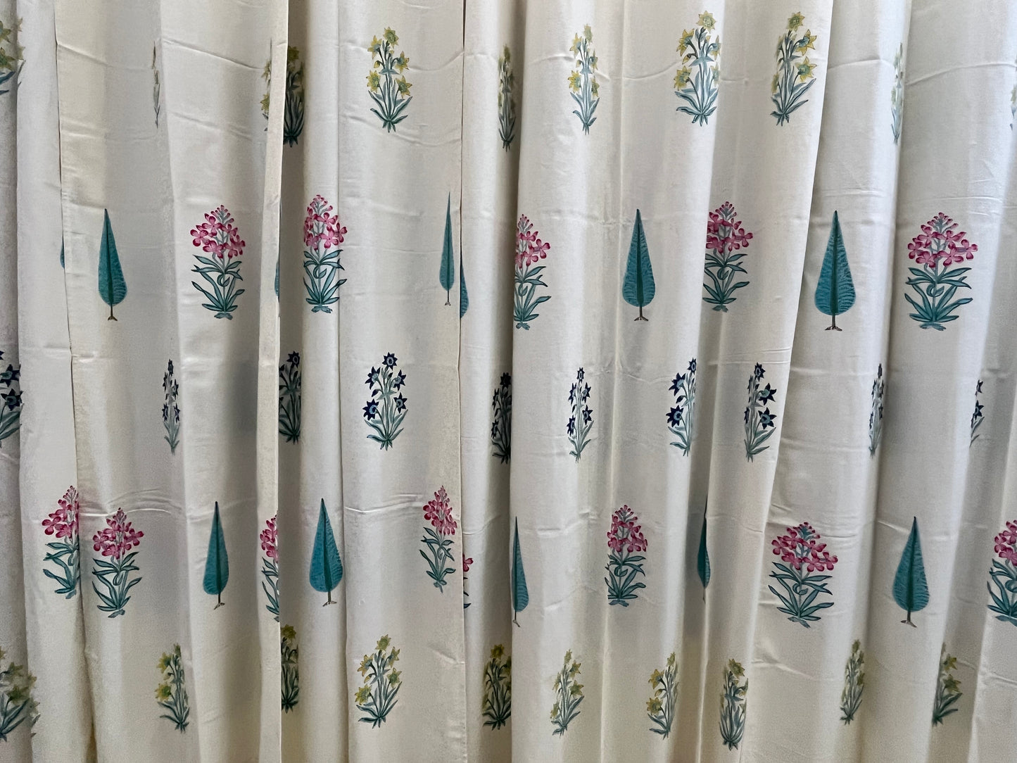 GREEN LEAF FLORAL WHITE HAND BLOCK CURTAIN SET OF 2