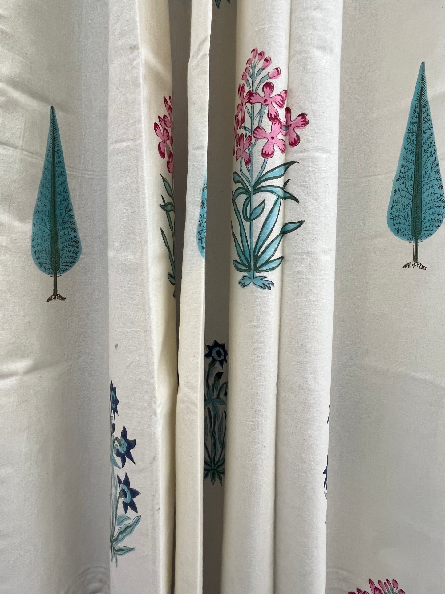 GREEN LEAF FLORAL WHITE HAND BLOCK CURTAIN SET OF 2
