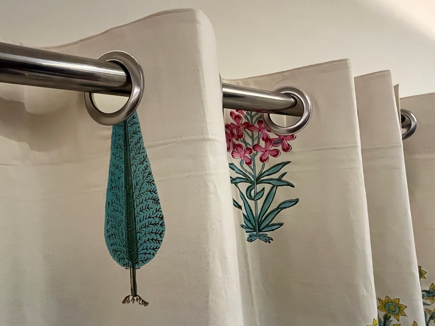 GREEN LEAF FLORAL WHITE HAND BLOCK CURTAIN SET OF 2