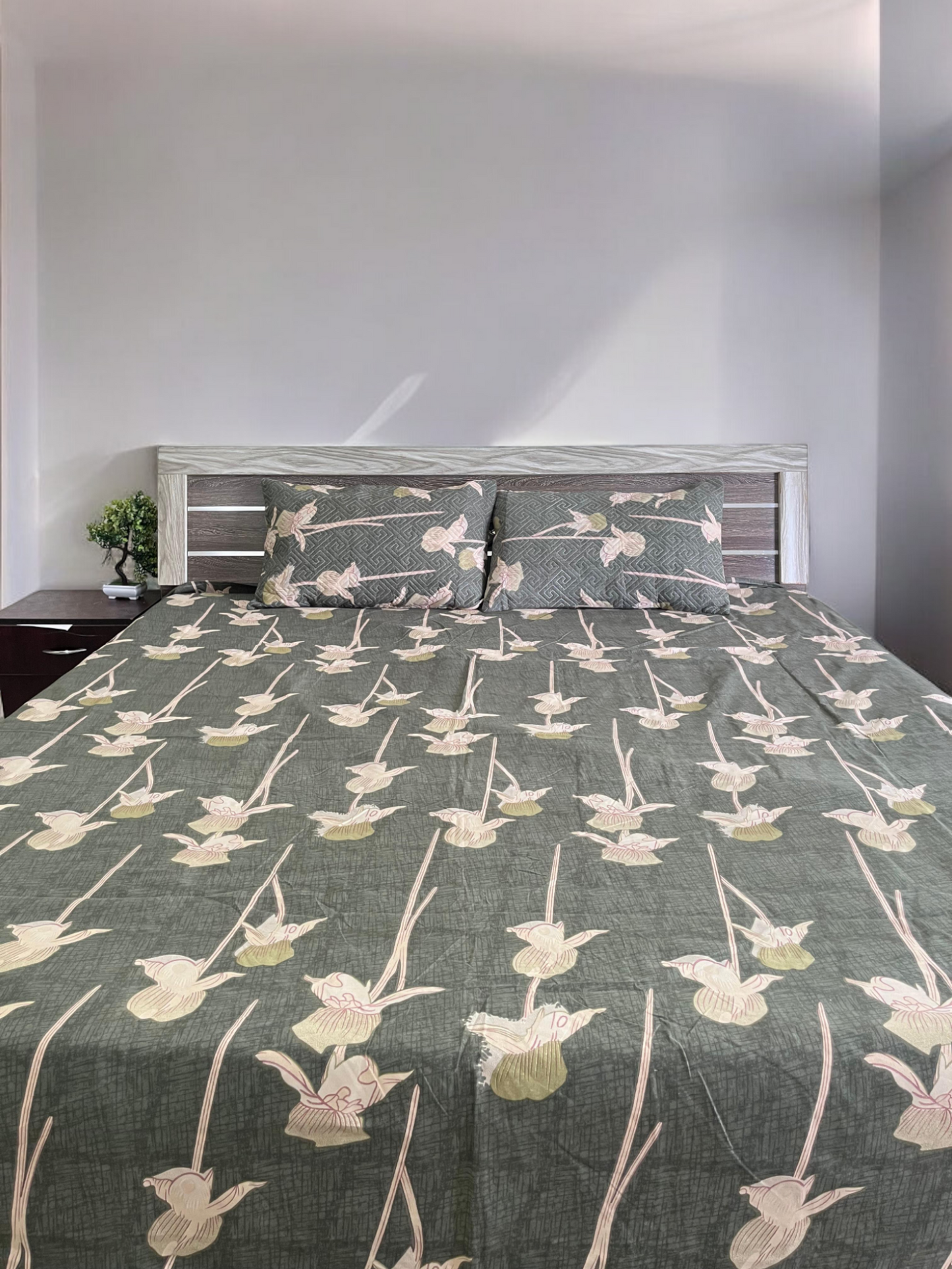 Green Floral Double Bedsheet with 2 Quilted Pillows Covers