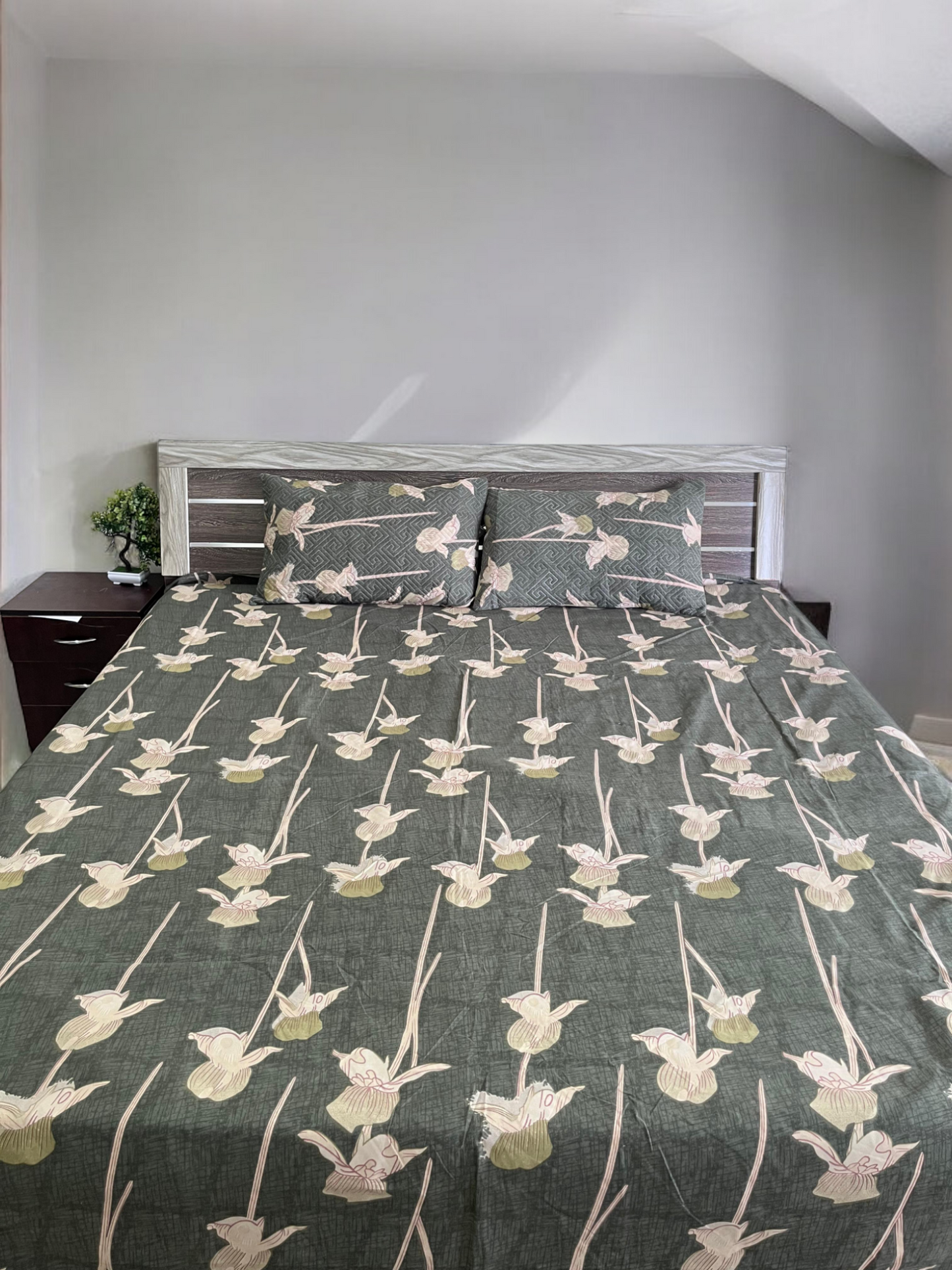 Green Floral Double Bedsheet with 2 Quilted Pillows Covers