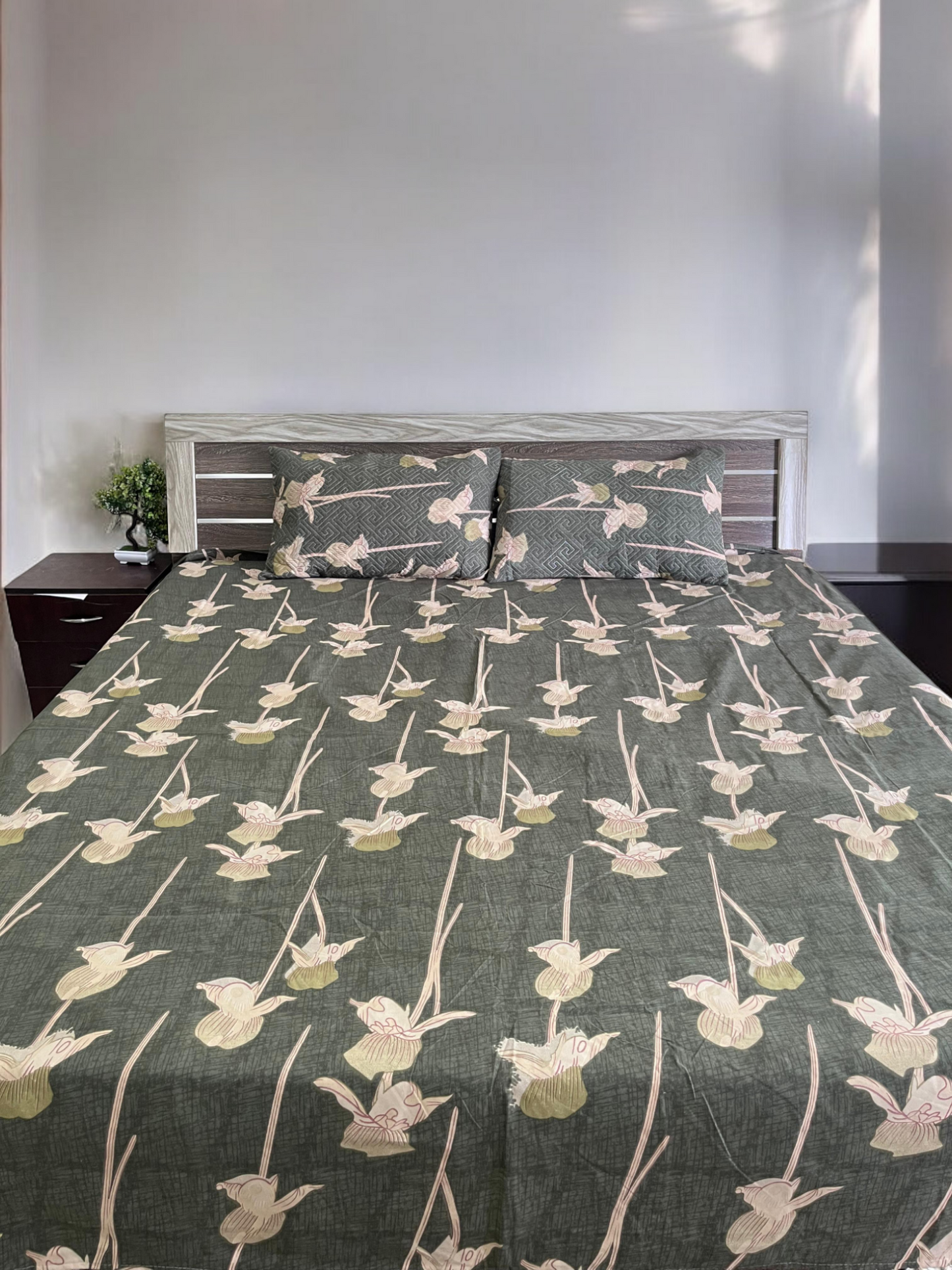 Green Floral Double Bedsheet with 2 Quilted Pillows Covers