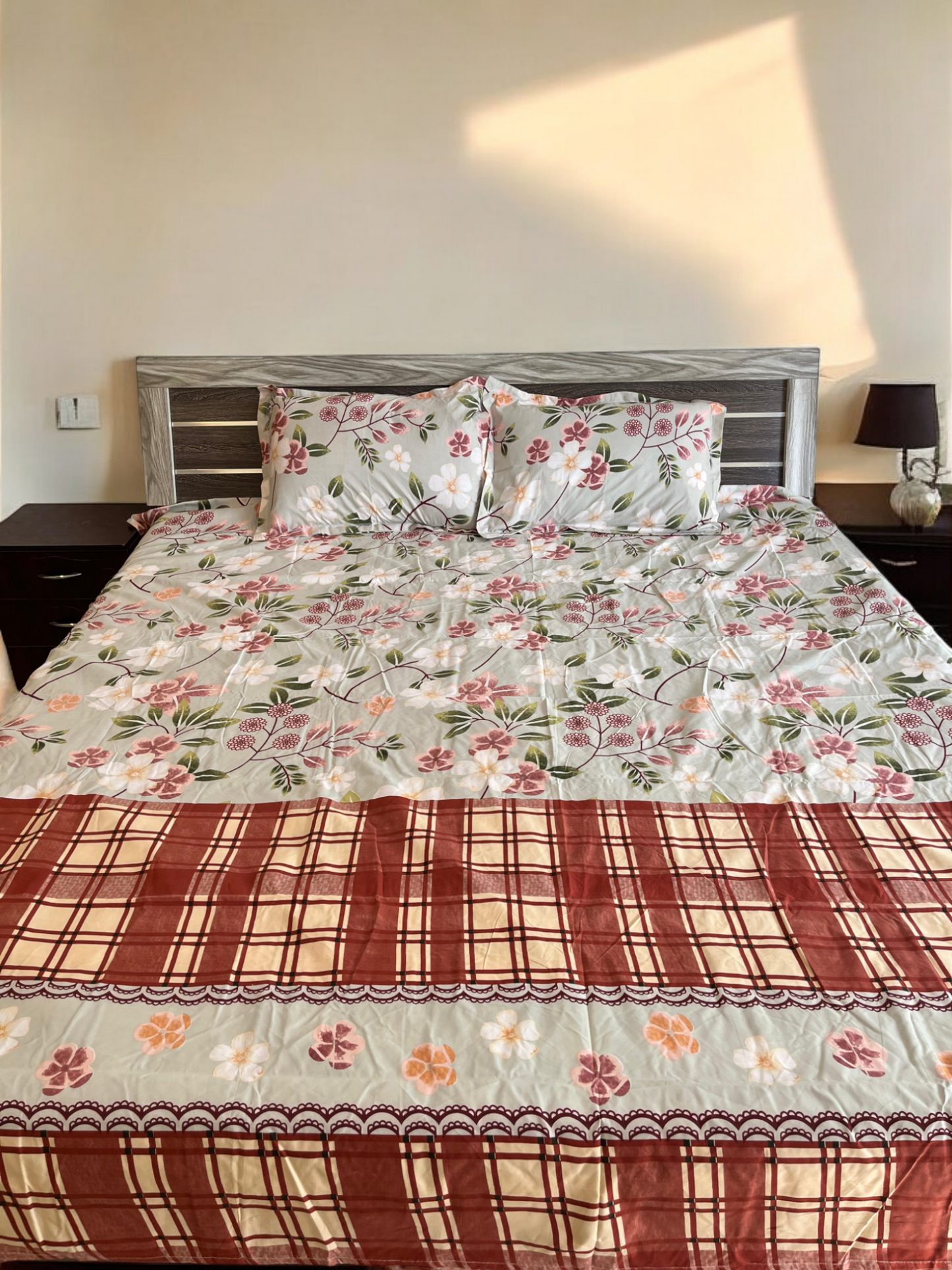 Floral and Check Double Bedsheet with 2 Pillow Cover