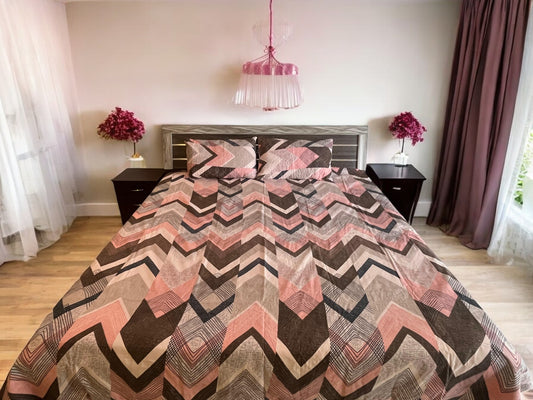 Zig Zag Print Double Bedsheet with 2 Quilted Pillows Covers