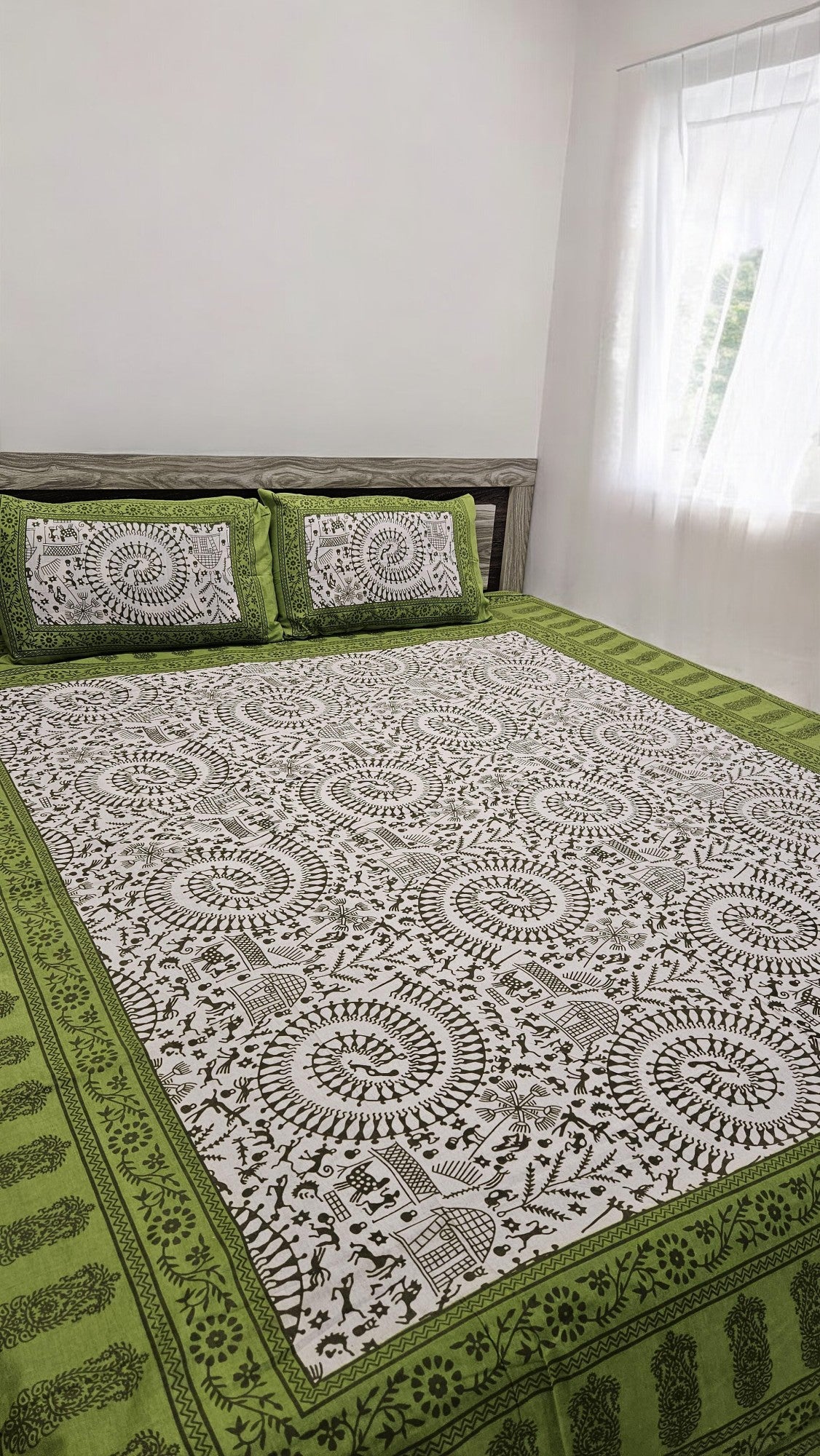 Tribal Print Double Bedsheet with 2 Pillow Cover