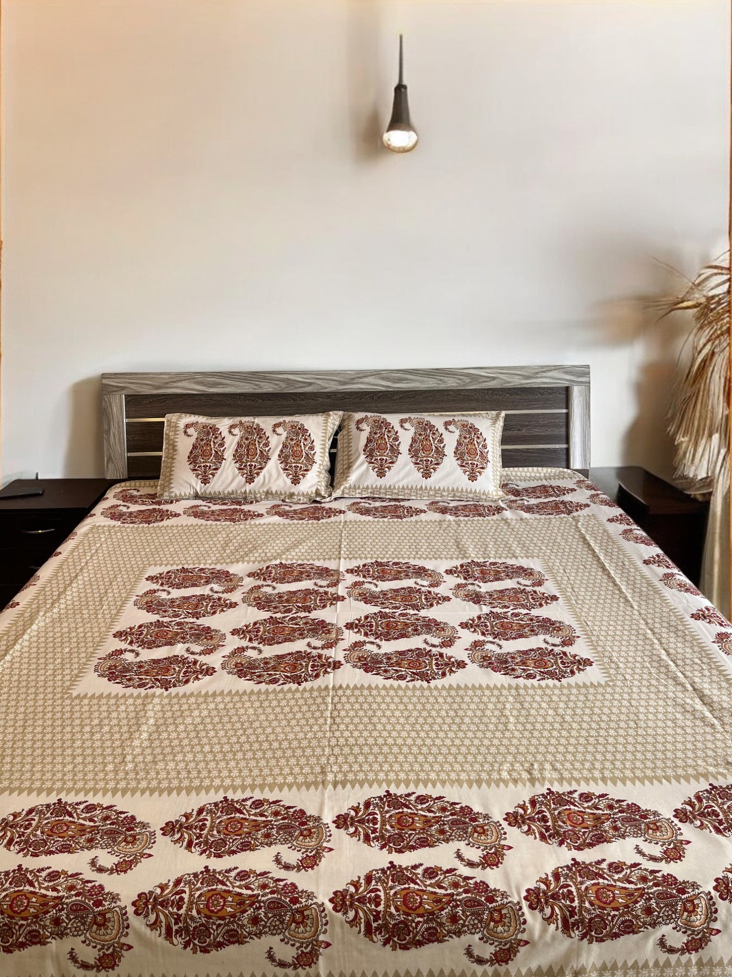 Cream Double Bedsheet with 2 Pillow Cover