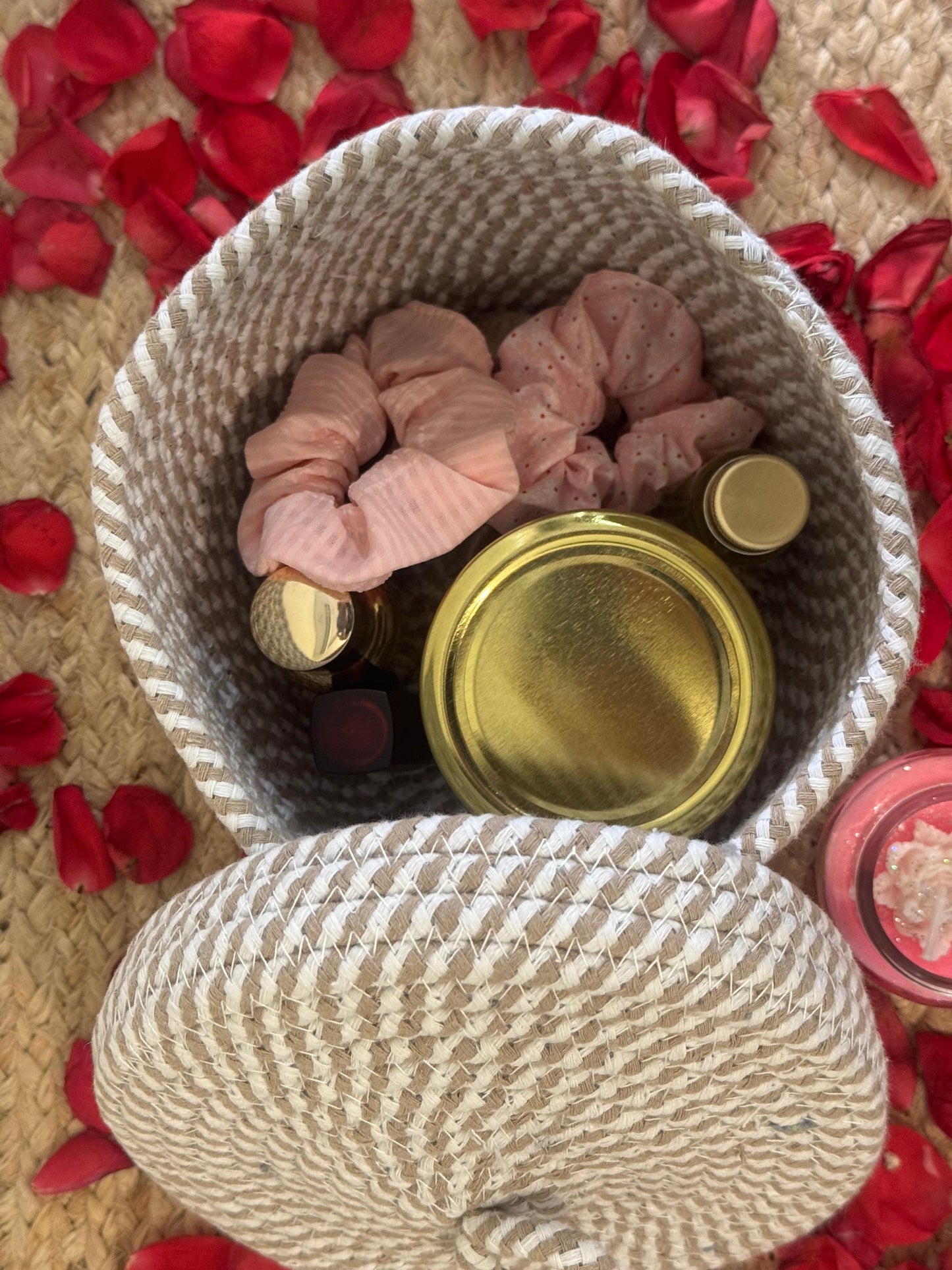 White Jute Organiser with Cap – Single Piece Covered Storage Basket