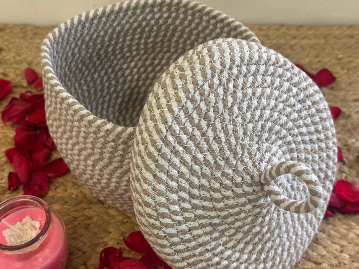 White Jute Organiser with Cap – Single Piece Covered Storage Basket