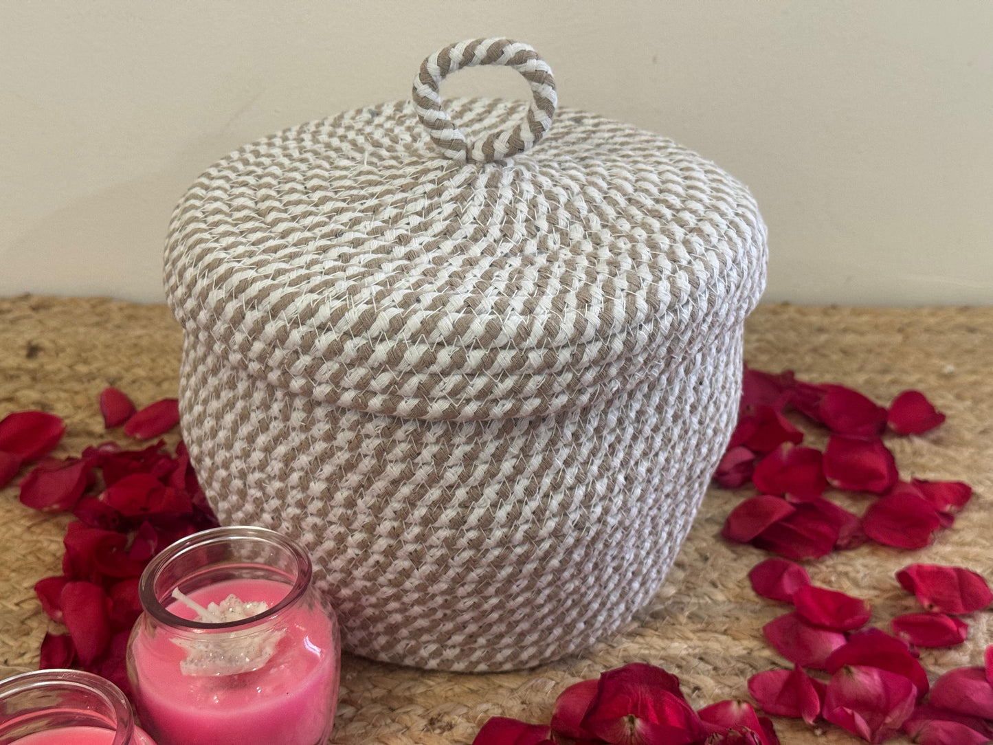 White Jute Organiser with Cap – Single Piece Covered Storage Basket