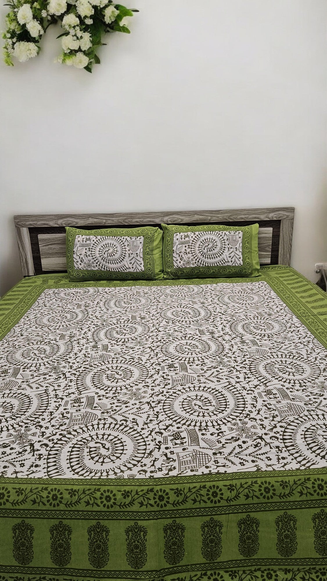 Tribal Print Double Bedsheet with 2 Pillow Cover