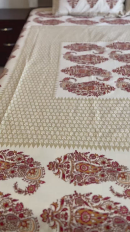 Cream Double Bedsheet with 2 Pillow Cover